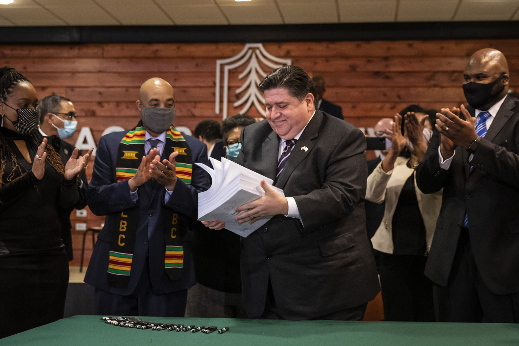 Pritzker signs criminal justice reform